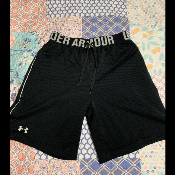 Size XS under Armour shorts - Picture 1 of 4